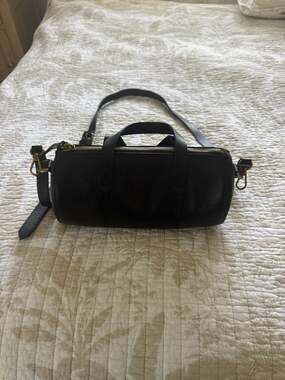 Madewell The Transport Barrel Bag in Black Leather